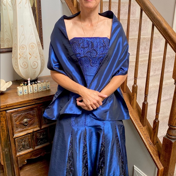 Blue Evening Gown w/ Wrap - Picture 3 of 5